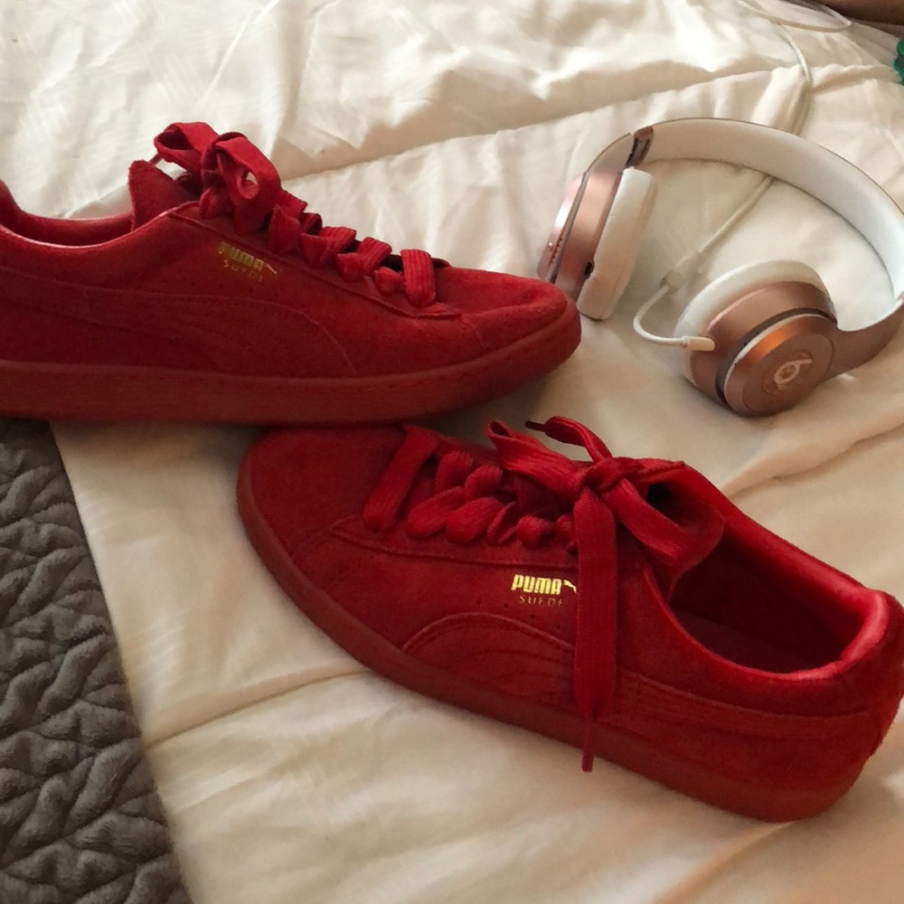 Men’s suede pumas